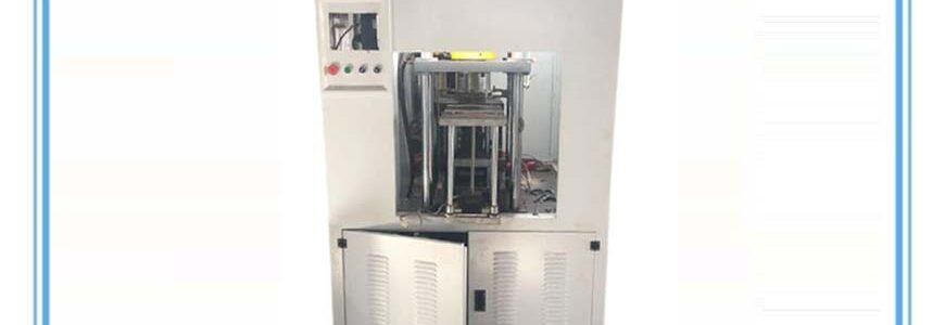 Plastic forming machine